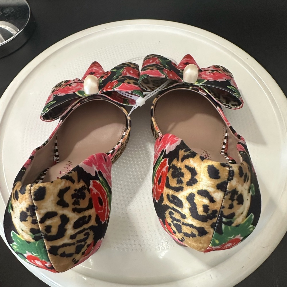 Betsey Johnson Floral Bow Pointed-Toe Heels in Black, Pink, Red, Green, Gold - Picture 8 of 15